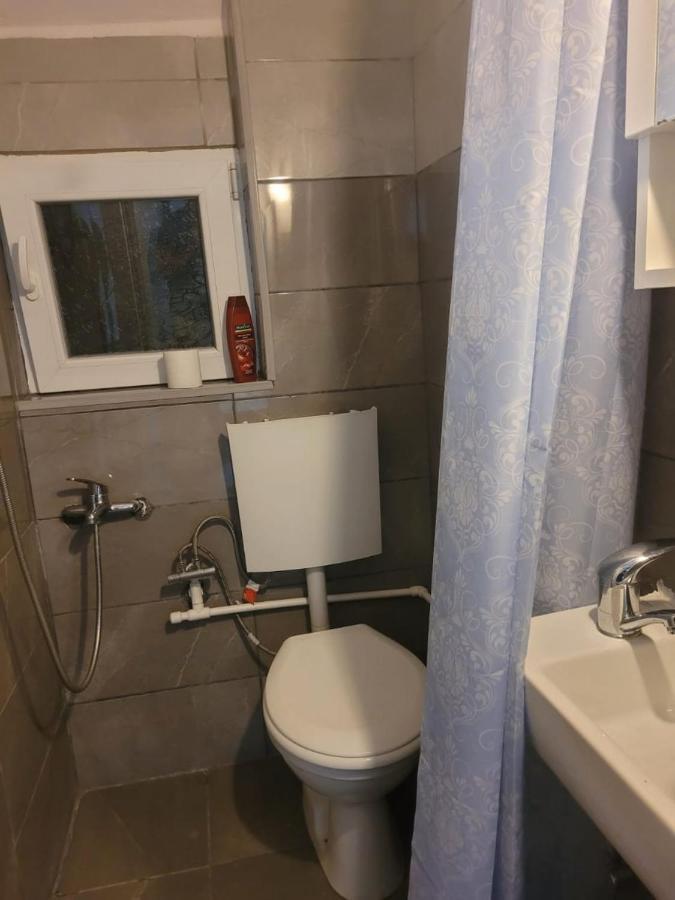 Lola Guest House Vusanje Экстерьер фото