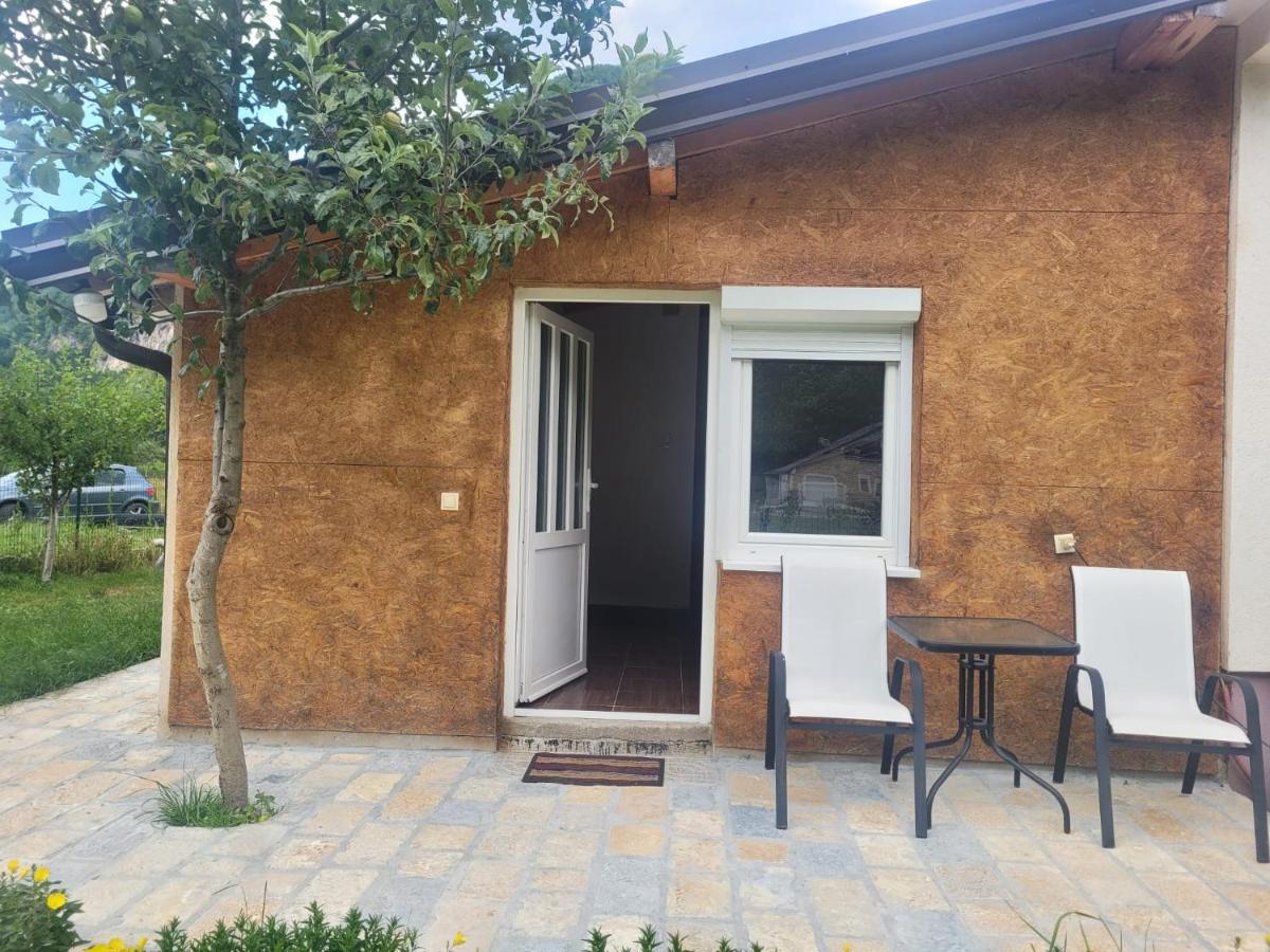 Lola Guest House Vusanje Экстерьер фото