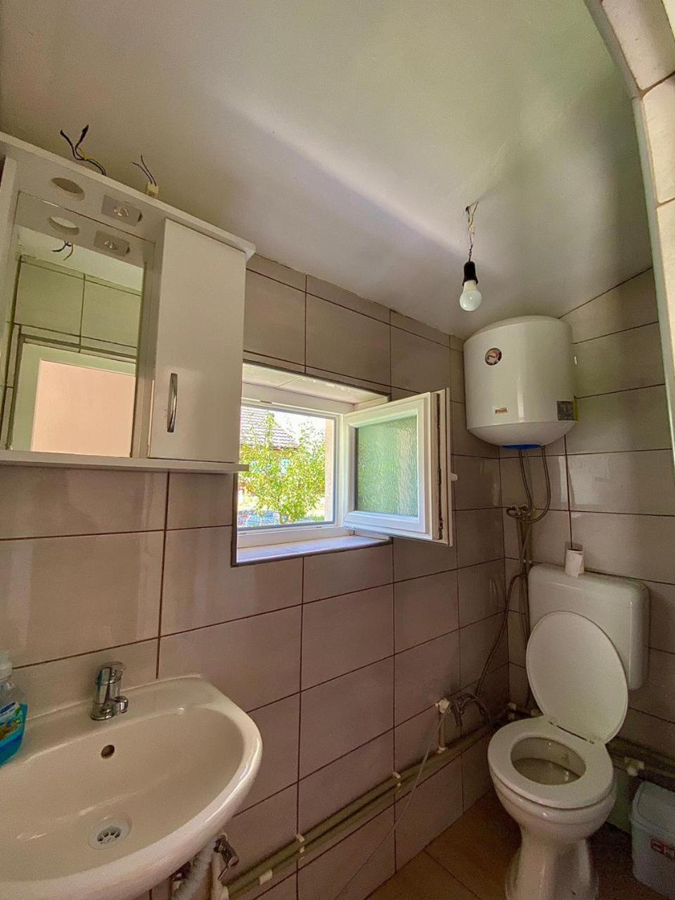 Lola Guest House Vusanje Экстерьер фото