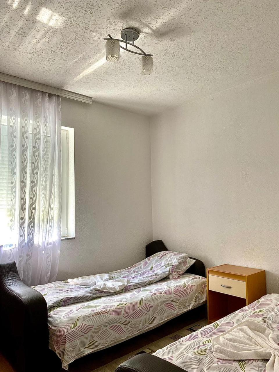 Lola Guest House Vusanje Экстерьер фото